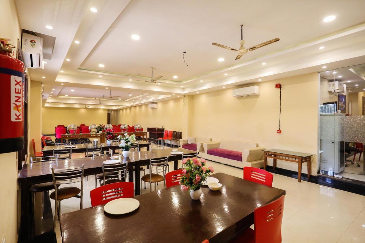Hotel Fabhotel Gk Residency